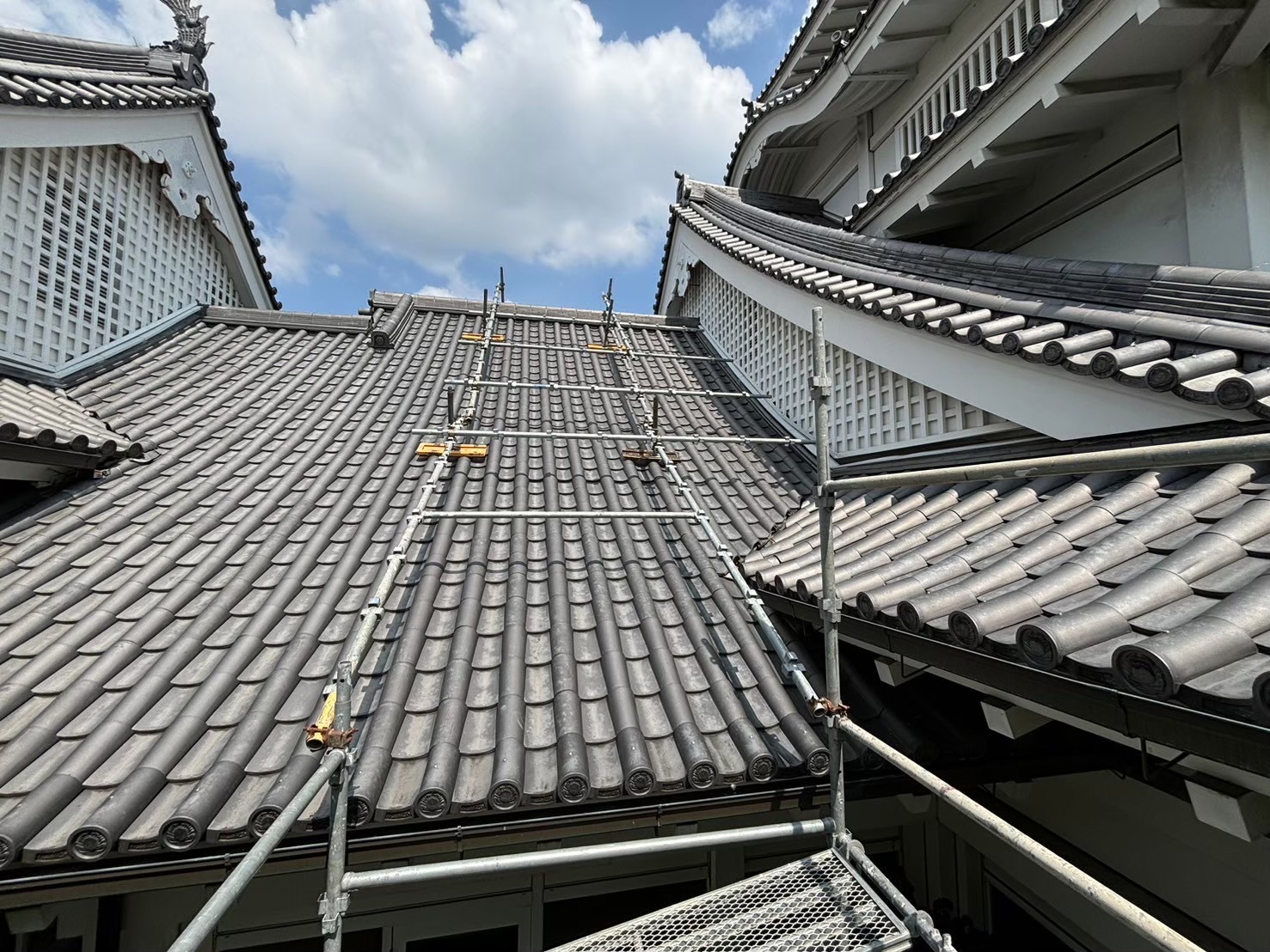 豊田市で屋根足場を組んだ様子